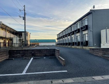 レオパレスディアコートの駐車場