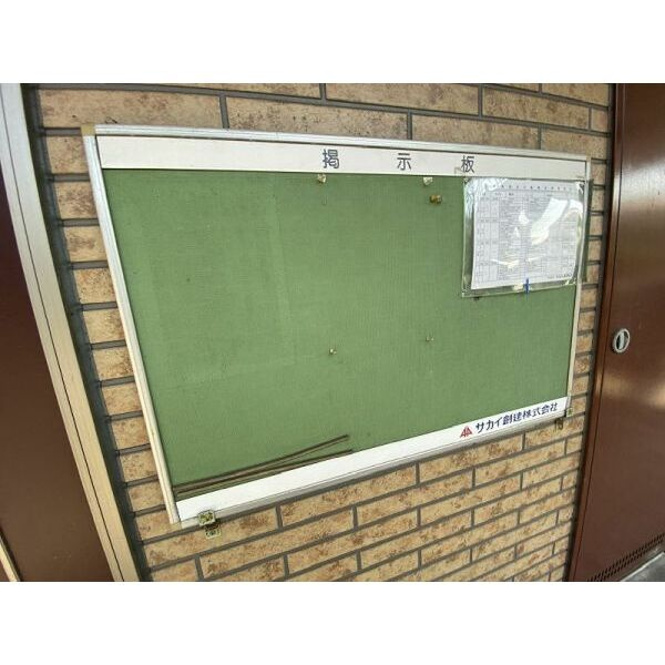 フラッツ巽ヶ丘東のエントランス