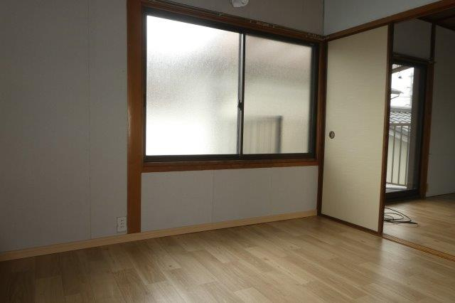 平田宇野貸家（２階建）の洋室