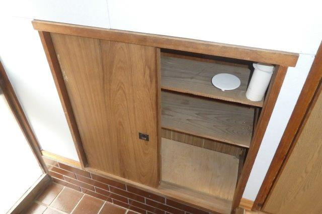 平田宇野貸家（２階建）の収納|シューズボックス