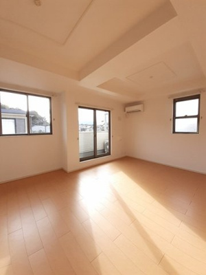 【居間・リビング】 | ストロベリーガーデンＢ | ゆったり過ごせるリビングです