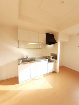 【キッチン】 | ストロベリーガーデンＢ | お料理しやすいキッチンです