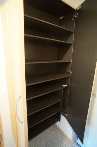 ボヌビー宝塚の玄関|シューズボックスです