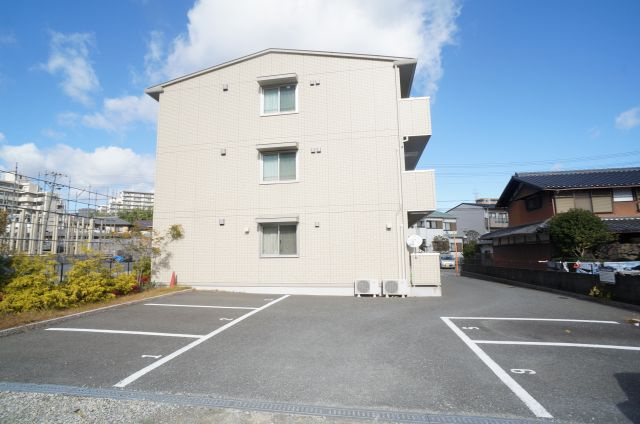 ボヌビー宝塚の駐車場