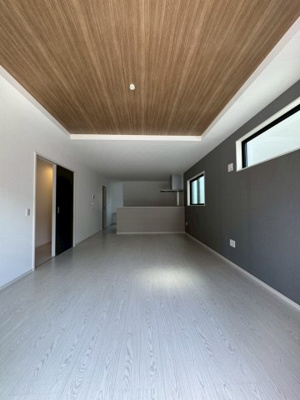 【居間・リビング】 | エルデ赤坪町1期 | キャンペーン対象物件です♪詳細は弊社ホームページもしくはスタッフまでお気軽にお問合せ下さいませ♪ お役に立てる自信があります♪