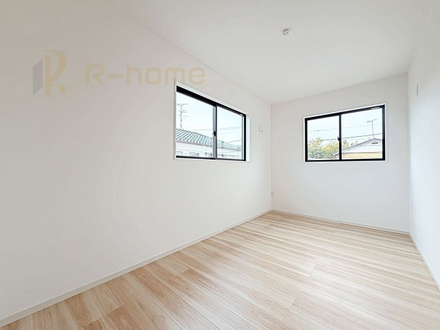 龍ケ崎市寺後1期　新築戸建て　1号棟の洋室|2面窓の風通しの良い洋室です♪差し込む暖かな陽当たりで、室内がくつろげる空間に早変わりです♪