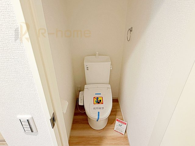 龍ケ崎市寺後1期　新築戸建て　1号棟のトイレ|温水洗浄便座付きのトイレ。
トイレが２ヵ所設置で朝の忙しい時間でも安心です。