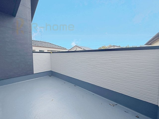 龍ケ崎市寺後1期　新築戸建て　1号棟のバルコニー|お布団やラグなどの大きな物も干しやすい広々としたバルコニー！