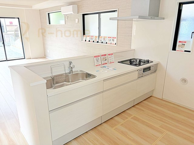 龍ケ崎市寺後1期　新築戸建て　1号棟のキッチン|料理をしながら家族とコミュニケーションが取れる対面式システムキッチン。