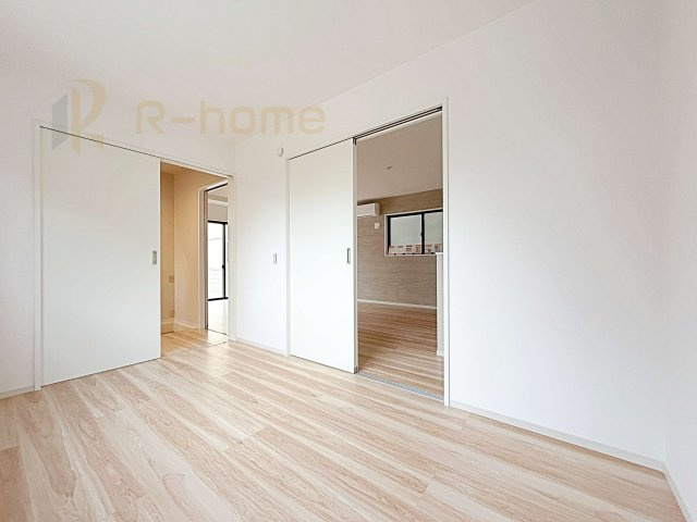 龍ケ崎市寺後1期　新築戸建て　1号棟の洋室|1階洋室はゲストルーム、キッズスペースとしても利用可能♪
開放してリビングと繋げればゆとりの大空間！