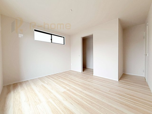 龍ケ崎市寺後1期　新築戸建て　1号棟の洋室|収納便利なウォークインクローゼット付きの洋室♪
明るく風通しの良いお部屋です♪