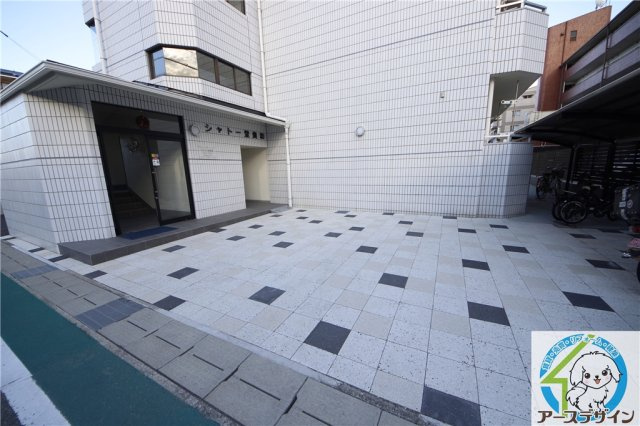 シャトー登貴和の駐車場