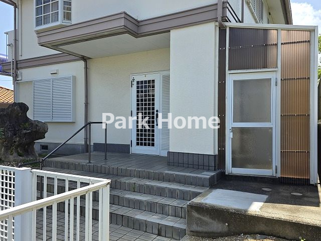 高知市横浜新町1丁目　中古戸建ての玄関