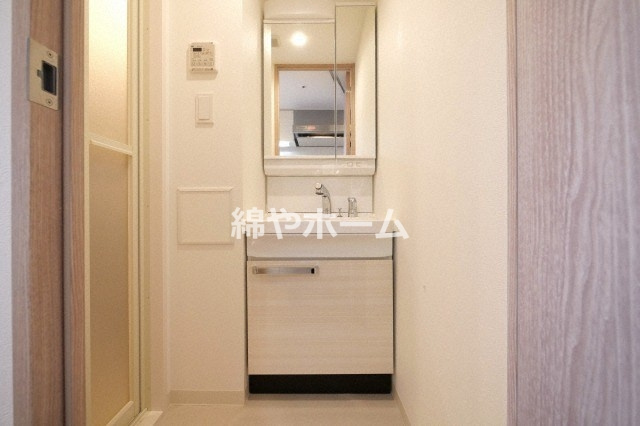 アドバンス大阪ストーリアの独立洗面台