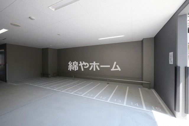 アドバンス大阪ストーリアの駐車場