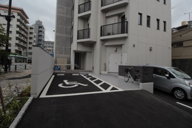 【駐車場】