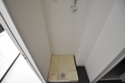 【設備】 | セオリー夕陽丘DOOR | 洗濯機置き場です