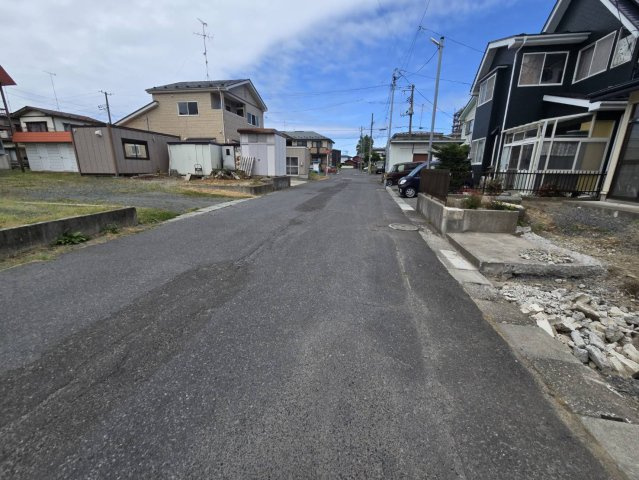 八戸市諏訪1丁目の前面道路含む現地写真