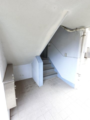 【その他共用部分】 | 静和マンション | 共用階段と集合ポストです