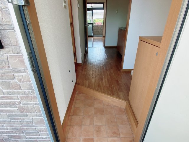 Grand Berry 緒川の玄関|別部屋同一間取りのお写真となります。