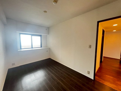 【洋室】 | 和泉中央パークホームズ | ３ＬＤＫの暮らしやすい間取りです！子供部屋や趣味のお部屋も作れますね♪