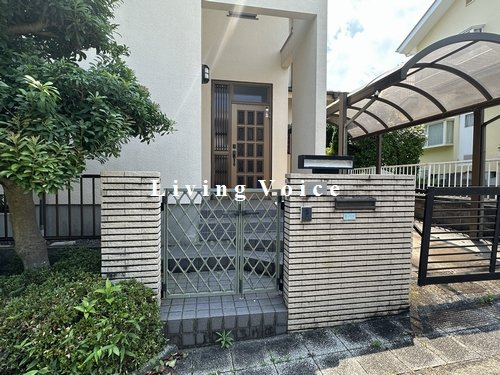 【エントランス】 | 【仲介手数料０円】厚木市森の里4丁目　中古一戸建て | 厚木市森の里4丁目　中古一戸建て