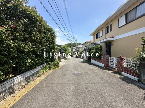 【前面道路含む現地写真】 | 【仲介手数料０円】厚木市森の里4丁目　中古一戸建て | 厚木市森の里4丁目　中古一戸建て