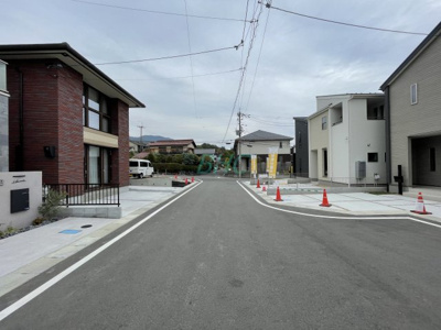 【前面道路含む現地写真】 | 錦織１丁目　分譲4区画1号棟