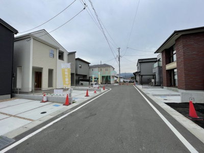 【前面道路含む現地写真】 | 錦織１丁目　分譲4区画1号棟