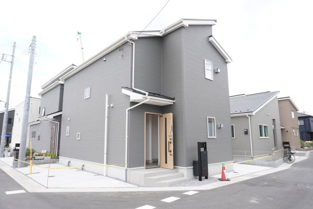 草加市苗塚町 新築分譲住宅 全16棟 10号棟の外観