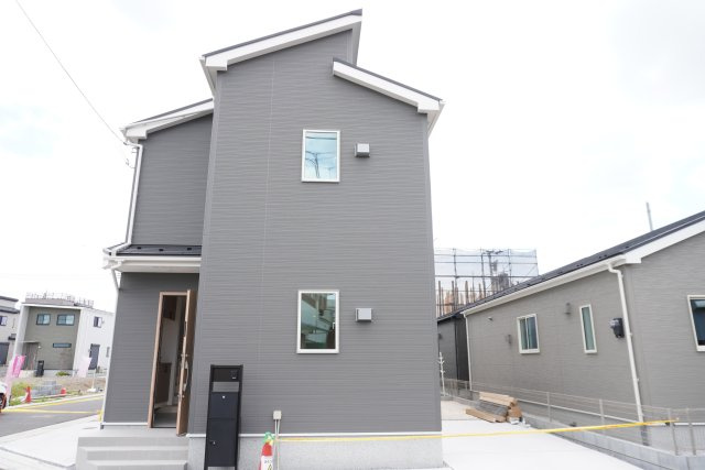 草加市苗塚町 新築分譲住宅 全16棟 10号棟の外観