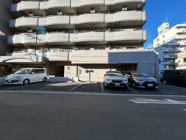ラフィーネ川越の駐車場|令和7年12月12日撮影。