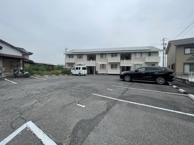 セザールフジイⅡの駐車場
