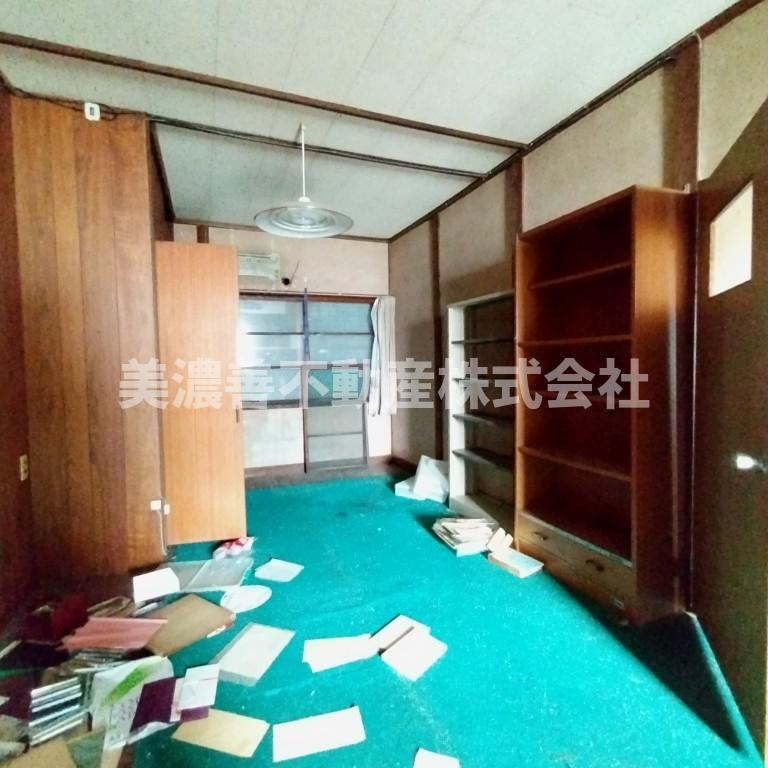 ６５１９１　岐阜市鷺山中古戸建ての洋室