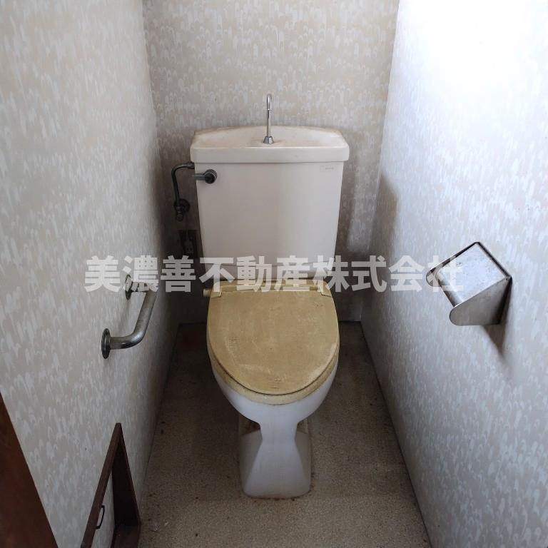 ６５１９１　岐阜市鷺山中古戸建てのトイレ