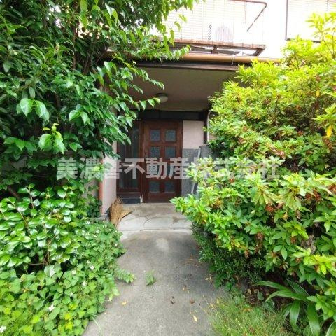 ６５１９１　岐阜市鷺山中古戸建の庭