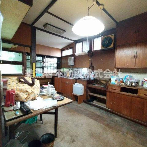 ６５１９１　岐阜市鷺山中古戸建ての居間・リビング