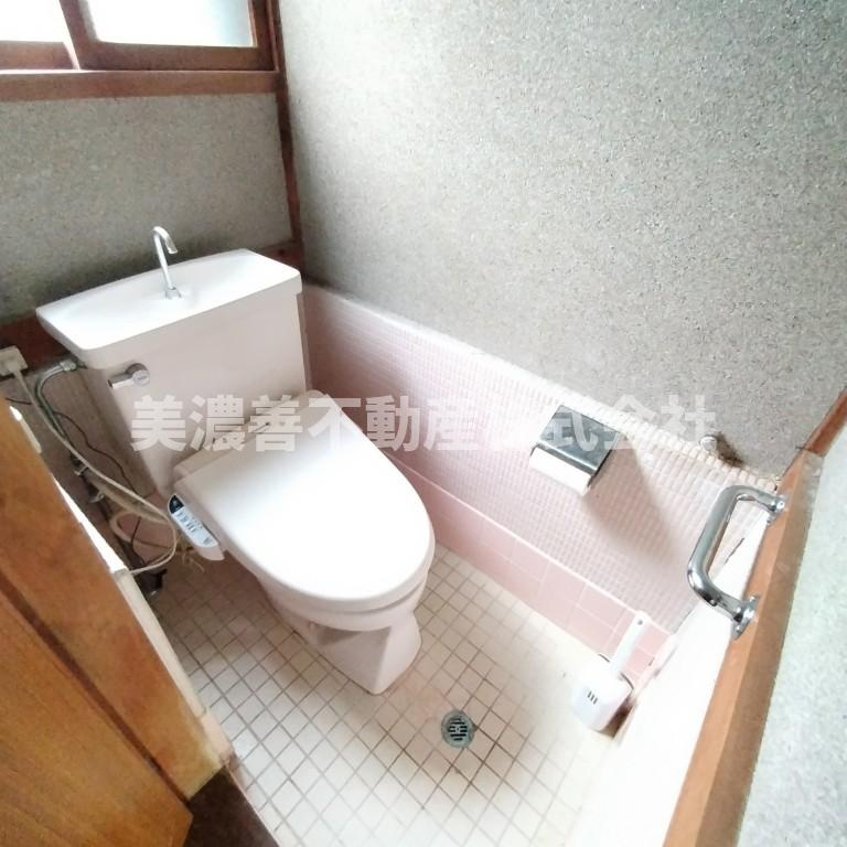 ６５１９１　岐阜市鷺山中古戸建のトイレ