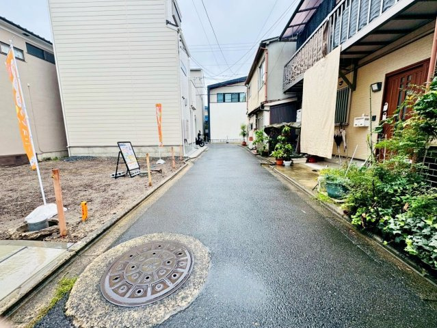 西京極南方町（条件付土地）の周辺|前道幅員約３．２５ｍです。