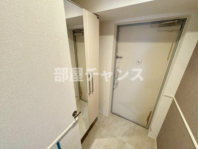 ホワイトメゾン新栄の玄関