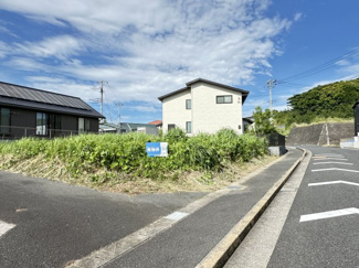 【外観】 | 木更津市千束台　土地　木更津駅 | 建築条件ありません！約84坪の南道路に面した陽当たり良好の物件です♪
開放感のある角地。広いお庭、十分なカースペース、こだわりの間取りで建築していただけます！お好きなハウスメーカーや工務店で建築可能♪