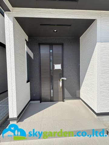 平塚市入野　新築戸建　全6棟4号棟の玄関