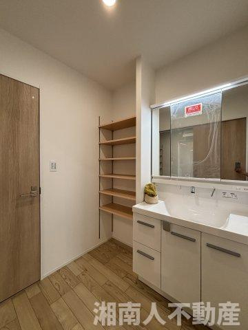 茅ヶ崎市美住町　新築戸建の独立洗面台|独立洗面台、朝の身支度には欠かせません