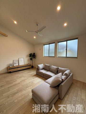 茅ヶ崎市美住町　新築戸建の居間・リビング