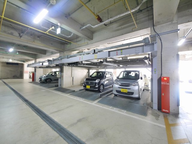 OMマンション東生駒の駐車場|駐車場完備です