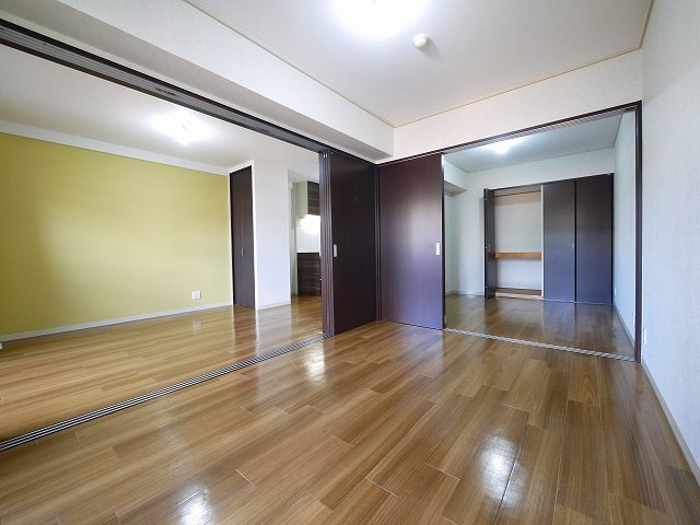 OMマンション東生駒の洋室|明るい洋室です