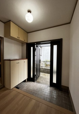 【玄関】 | 岩戸5丁目 中古戸建4LDK