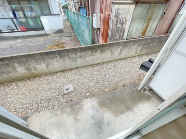 越谷市北越谷３丁目のアパートのバルコニー