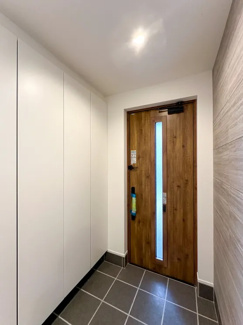 【玄関】 | 海老名市杉久保南3丁目  B棟 | 大型シューズボックス