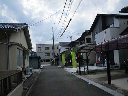 佐伯区美の里１丁目の前面道路含む現地写真